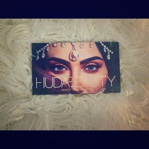 Huda Beauty Desert Dusk Palette (swatched ONCE)